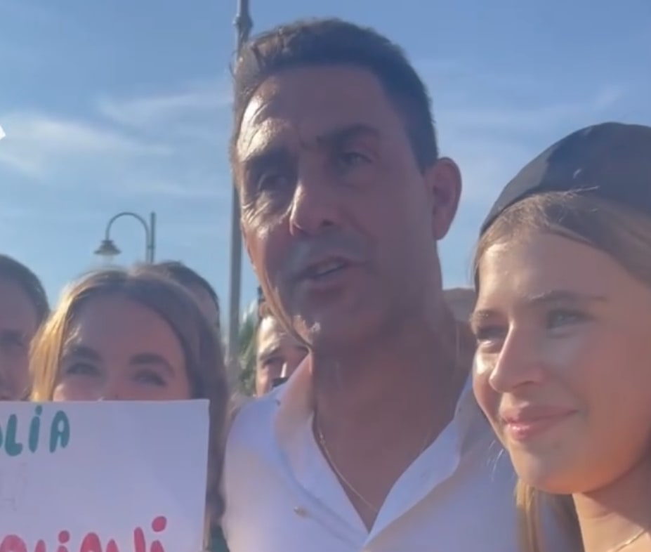 Roberto Vannacci a Boccadasse durante un incontro pubblico